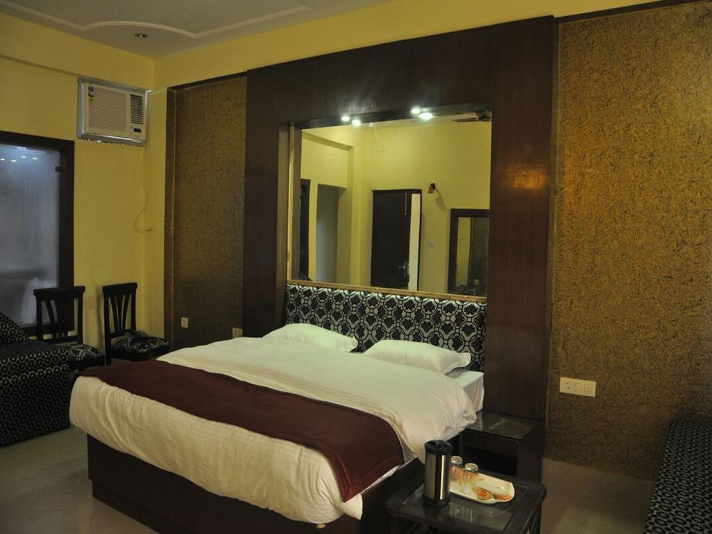 Hotel New Park Plaza Haridvár Kültér fotó